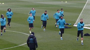 Jugadores del Real Madrid realizan una sesión de entrenamiento