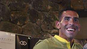 Los refuerzos de Boca Juniors Carlos Tevez y Emmanuel Mas durante su presentación en Los Cardales (Foto: EFE/José Romero)