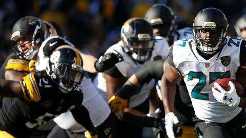 Los Jacksonville Jaguars tuvieron en Leonard Fournette al artífice de la victoria ante los Pittsburgh Steelers en Heinz Field. (Foto: EFE/EPA/JARED WICKERHAM)