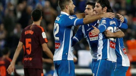 Los jugadores del RCD Espanyol celebran su victoria sobre el Barcelona en la Copa del Rey. (Foto: EFE/Andreu Dalmau)