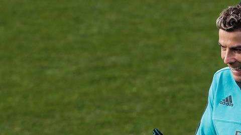 El delantero portugués del Real Madrid, Cristiano Ronaldo fue noticia el domingo por varias razones. (Foto: EFE/Juan Carlos Hidalgo)