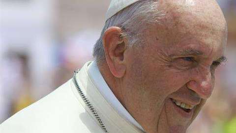 Francisco pidió a las monjas ayudar a los necesitados.