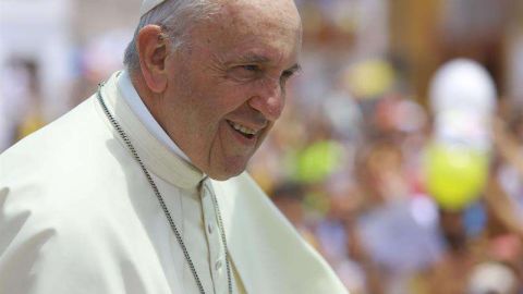 Francisco pidió a las monjas ayudar a los necesitados.