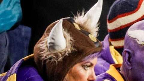 Aficionados de los Minnesota Vikings sintetizan con sus rostros la actitud que a una semana del Super Bowl permea en Minneapolis contra los Philadelphia Eagles. (Foto: EFE/EPA/JUSTIN LANE)