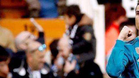 Cristiano Rnaldo dice que sigue siendo feliz y guapo, pese el golpe en el rostro