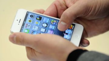 Algunos inversionistas están preocupados de que niños tengan mucho acceso al iPhone.