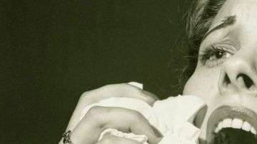 Los estornudos crean nubes de saliva y gas que pueden transportar gotitas infecciosas.