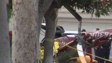 El helicóptero se desplomó sobre un barrio residencial.