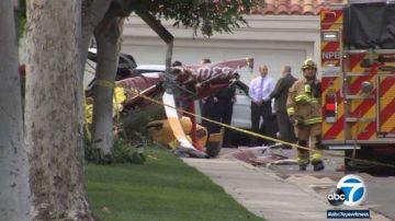 El helicóptero se desplomó sobre un barrio residencial.