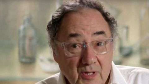 Barry Sherman en un video promocional de Apotex, en diciembre de 2017.Derechos de autor de la imagenAFP
Image caption
A Barry Sherman se le atribuía haber revolucionado la industria de medicamentos en Canadá.
