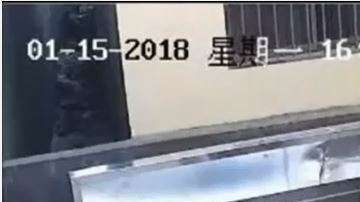 Sin corazón actuó este padre.