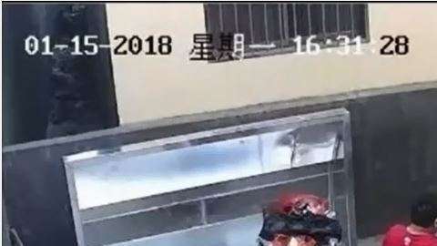 Sin corazón actuó este padre.