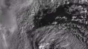 Satélites meteorológicos de la  NOAA detectaron el movimiento del “ciclón bomba”.