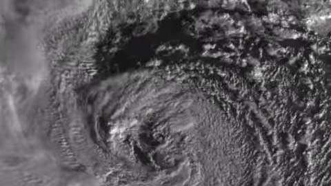 Satélites meteorológicos de la  NOAA detectaron el movimiento del “ciclón bomba”.