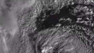 Satélites meteorológicos de la  NOAA detectaron el movimiento del “ciclón bomba”.