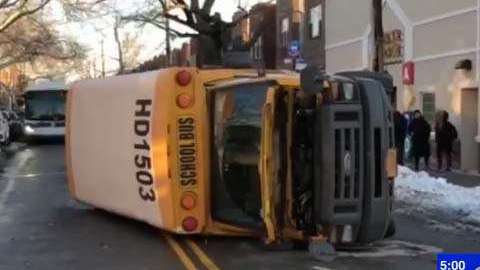 Cinco menores y tres adultos sufrieron heridas.