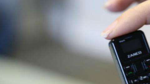 El Tiny T1 podrá almacenar hasta 300 números de teléfono y utiliza una SIM card nano.