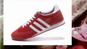 El calzando de la momia se parece a unos tenis Adidas.