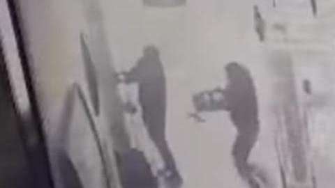 Un grupo de hombrea armados ingresaron al centro médic. /Foto Especial