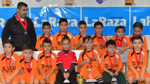 Copa La Raza premió a sus campeones de invierno, en la foto jugadores del equipo El Real categoría 2009. (Javier Quiroz / La Raza)