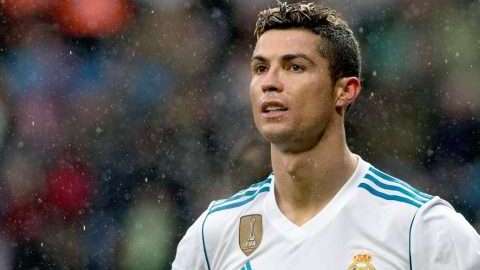 El delantero portugués del Real Madrid, Cristiano Ronaldo se lamentea tras una ocasión perdida ante el Villarreal. Foto: EFE/Rodrigo Jiménez