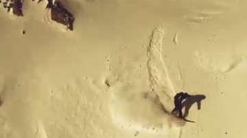 El esquiador evitó ser arrasado por una avalancha de nieve en los Montes Pirineos