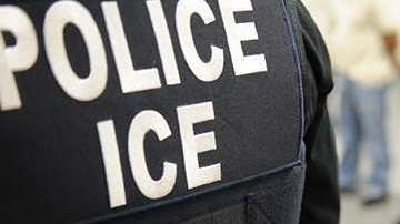 ICE está deteniendo a inmigrantes con "green card" por faltas menores.