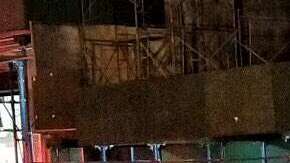 El vehículo impactado por un trozo de hielo en SoHo.