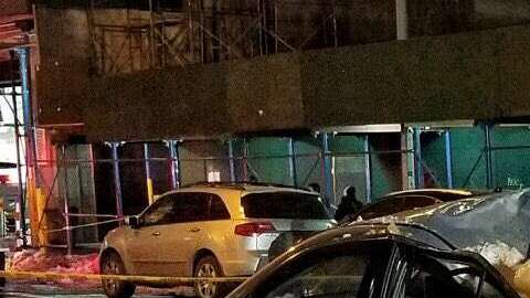 El vehículo impactado por un trozo de hielo en SoHo.