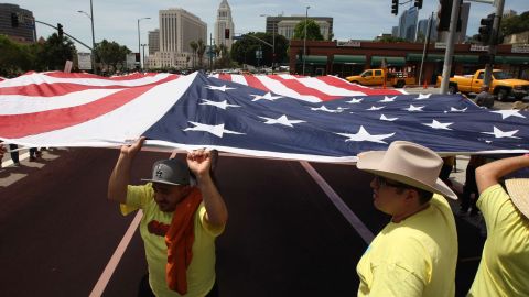 El promedio de ingreso de los hispanos es de $46,000 dólares anuales.