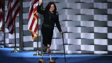 Tammy Duckworth es la primera congresista electa con amputación doble de sus piernas