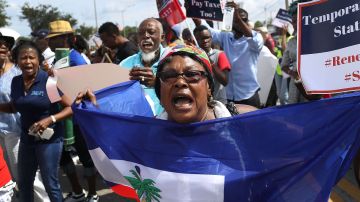 Los haitianos protestan ante la cancelación de su Estatus de Protección Temporal.  Getty Images
