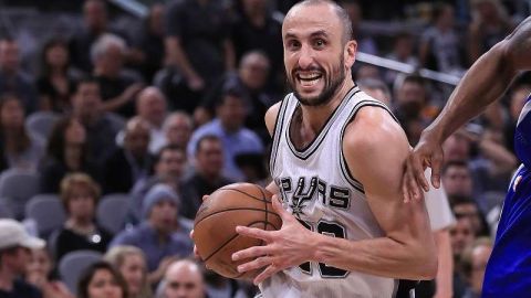 Manu Ginobili de los San Antonio Spurs juega su temporada 16 en la NBA. Un año más del mejor argentino de la historia en el deporte.