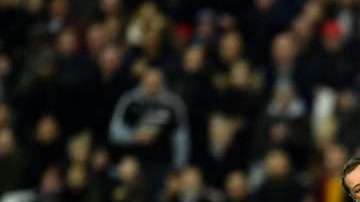 El mexicano Javier 'Chicharito' Hernández sufrió una entrada que le valió al West Ham y un penalti para empatar con Crystal Palace. (Foto: GLYN KIRK/AFP/Getty Images)