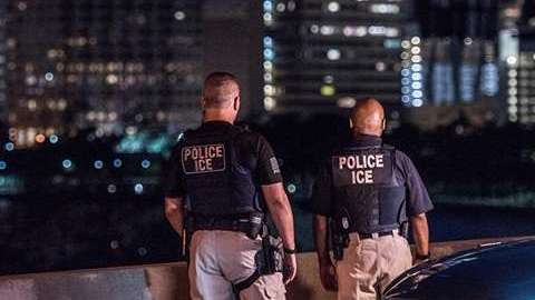 ICE intensificará operativos en centros de trabajo.