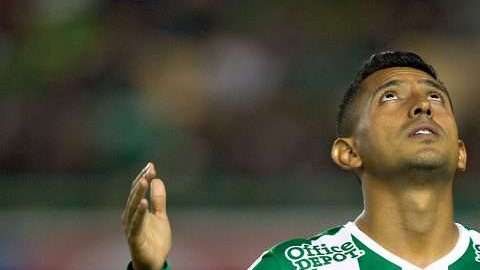 Elías Hernán Hernández celebra un gol a los Diablos Rojos del Toluca con el León de la Liga MX. (Foto: Imago7/Sergio Mejía)