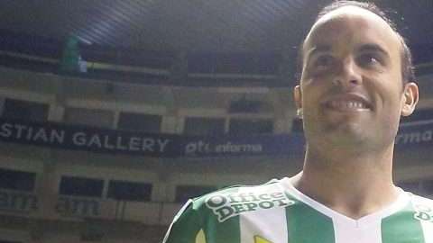 Landon Donovan durante su presentación como refuerzo del León. Foto: Imago7/Sebastian Laureano