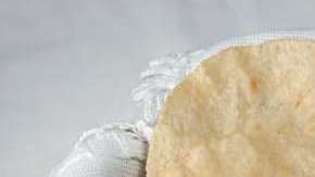 BELL, CA- 040214- Sopa de Tortilla. Ingredientes: chorizo, crema queso, chicharrones, puerco aguacate, chiles secos. FOTO J. EMILIO FLORES/LA OPINION