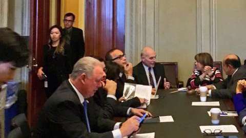 Casa Blanca evaluará nueva propuesta bipartidista para resolver "DACA", dijo el jefe de Gabinete, John Kelly, al Caucus Hispano del Congreso.