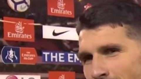 El estadounidense Eric Lichaj, jugador del Nottigham Forest que le hizo dos goles al Arsenal en la FA Cup. (Foto: Especial / Tomada de la TV)