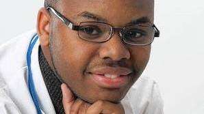 Malachi Love-Robinson, está acusado de practicar medicina sin tener una licencia.