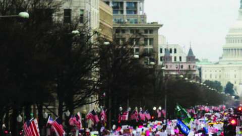 Las políticas de la Administración Trump también dieron vida a un extenso movimiento de "resistencia", dice HRW.