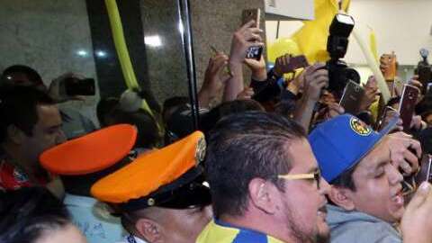 El atacante francés Jérémy Ménez recibió un espectacular recibimiento