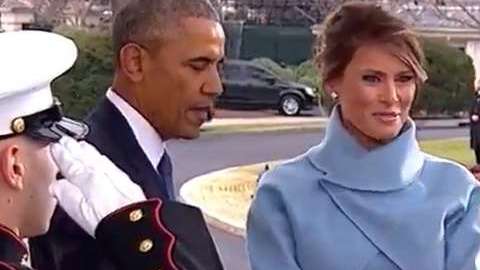 El 20 de enero de 2017 Melania Trump llegó con un regalo a la Casa Blanca.