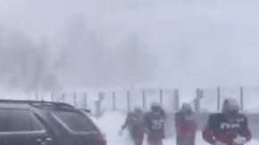 Los jugadores de Patriots entrenaron bajo una tormenta de nieve