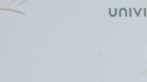 Karla Martinez mostrando pierna en la premiación de Univision