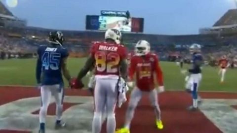 Celebración del receptor Delanie Walker, quien dio el triunfo a la Conferencia Americana en el Pro Bowl 2018 de la NFL.