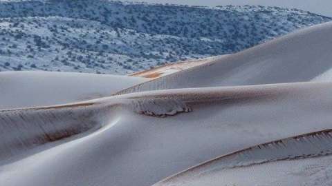 Una inusual tormenta de nieve cayó en el desierto más caluroso del mundo. Twitter
