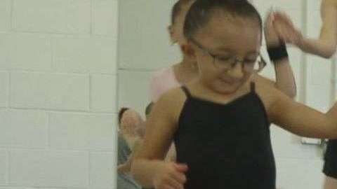 Sarai Arce padece una congénita enfermedad conocida como huesos de cristal.