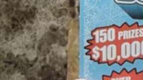 Foto ilustrativa de un tiquete  de "scratch-off" (“rasque y gane”).